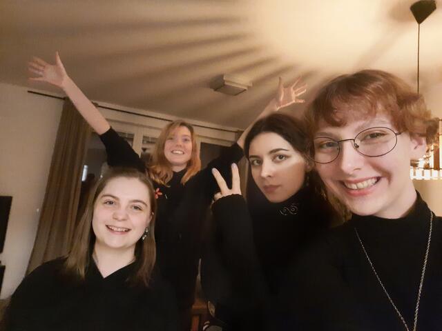 Emily Faderbauer, Kerstin Helmlinger, Elisabeth Semmler und Katja Senn beschäftigen sich schon lange mit der japanischen Kultur. | Foto: Projektteam