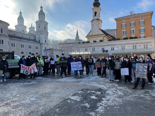 Am 26. Jänner streikten die Maturanten im Schuljahr 2022 bereits für eine freiwillige mündliche Matura. Der für den 3. März geplante Streik entfiel zugunsten der Anti-Kriegs Demonstration. | Foto: Julia Hettegger