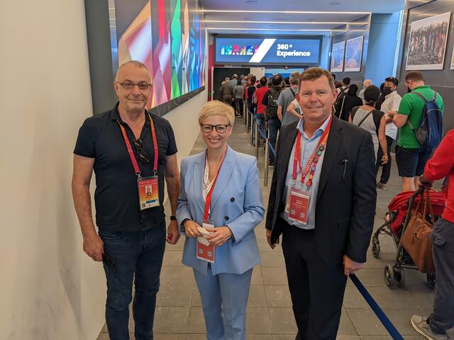 Josh Bendit vom Israelischen Expo-Pavillion mit Doris Hummer und Richard Bandera (v. l.). | Foto: BRS