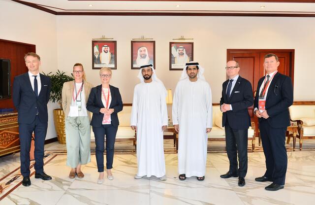 Werner Pamminger, Nadin Müller-Elbadan (Außenwirtschaft Austria), Doris Hummer, Ali Saeed Bin Harmal Al Dhaheri (First Vice Chairman of Abu Dhabi Chamber of Commerce and Industry), ein weiterer Vertreter des Abu Dhabi Chamber, Gerald Silberhumer und Richard Bandera (v. l.). | Foto: Abu Dhabi Chamber/Abdu Manaf Abbas Karayil