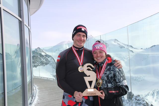 Snowboardcross-Olympiasieger Alessandro Hämmerle und die Niederösterreicherin Pia Zerkhold konnten sich auf dem Pitztaler Gletscher über ihre Titel im Snowboardcross freuen. | Foto: Pitztaler Gletscherbahn