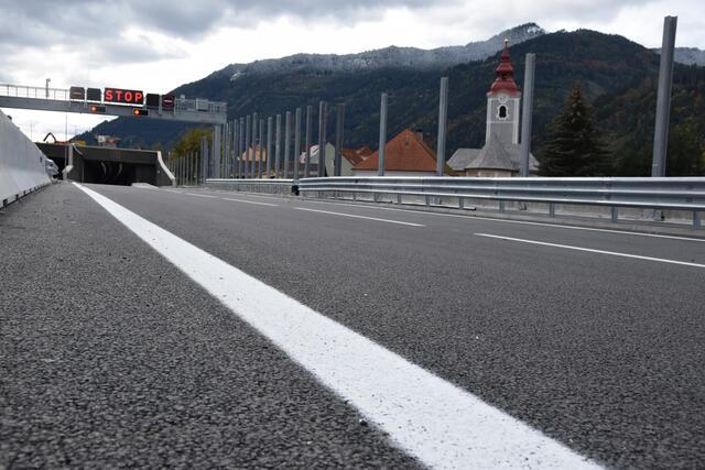 Im Tunnel der Unterflurtrasse Unzmarkt kam es zu einem schweren Unfall. | Foto: Verderber