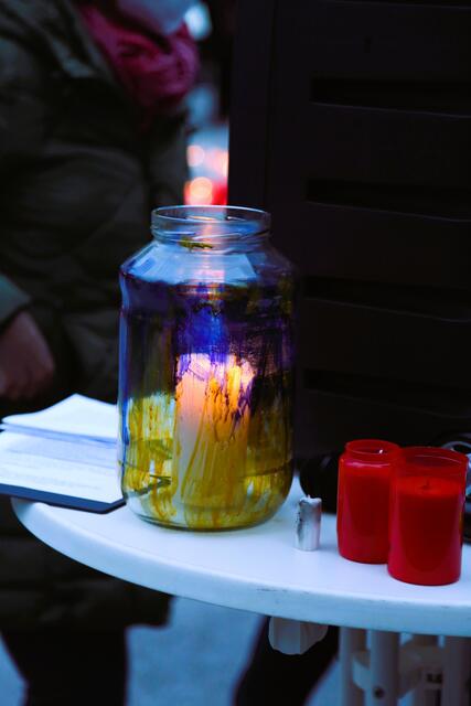 Blau gelbe Tränenspuren einer gequälten Nation: Die Ukrainekrise beherrschte die Gedanken der Anwesenden ebenso wie die Coronaauswirkungen. | Foto: Eckhart Herbe