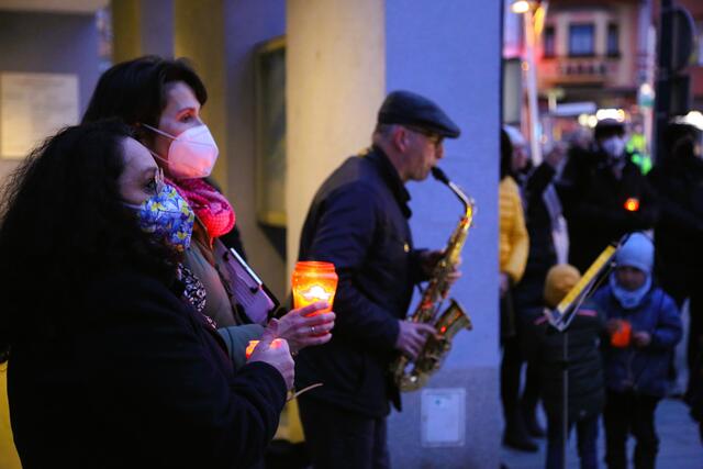 Fünf Minuten stilles Gedenken und gerade dadurch ein kraftvoller Appell an die Humanität. | Foto: Eckhart Herbe