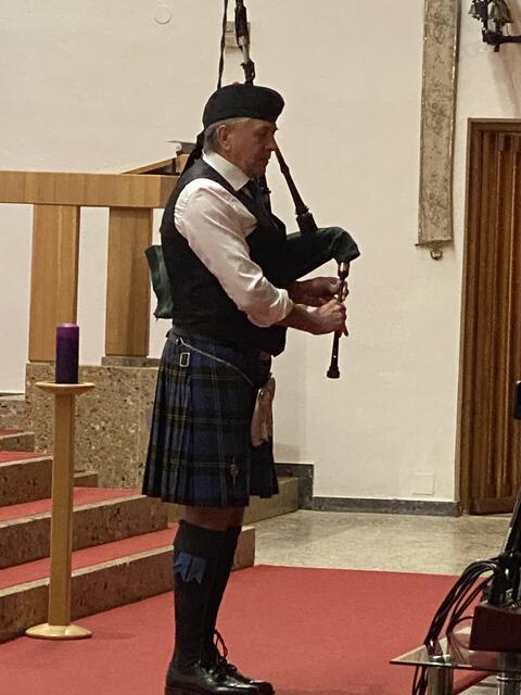 Der Rohrbacher Schotte Erwin Pieler eröffnete die Veranstaltung mit dem Spiel auf dem Dudelsack.