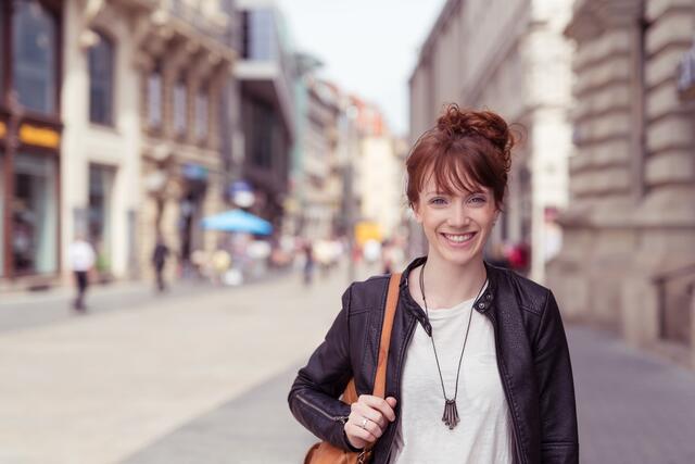 Frauen gehen mehr zu Fuß und fahren weniger mit dem Auto. | Foto: stock.adobe.com/contrastwerkstatt