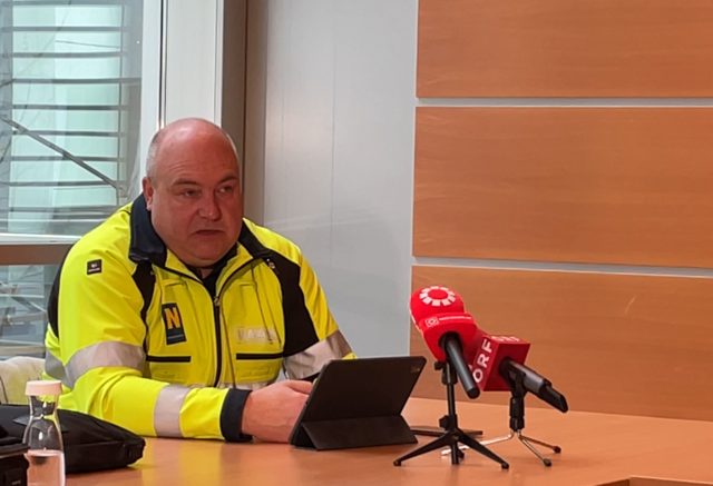 Notruf-NÖ-Chef Christof Chwojka: Von 10.300 Menschen, die sich für den Novavax-Impfstoff angemeldet haben, haben sich erst 200 impfen lassen. | Foto: Zeiler