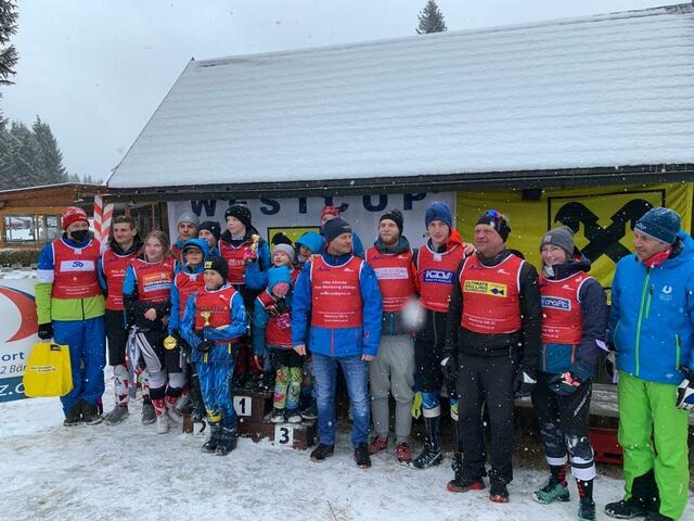 Mit dem Riesenslalom auf der Hebalm und strahlenden Sieger:innen ging die Westcup-Saison zu Ende. | Foto: SC ATuS Frauental/Westcup