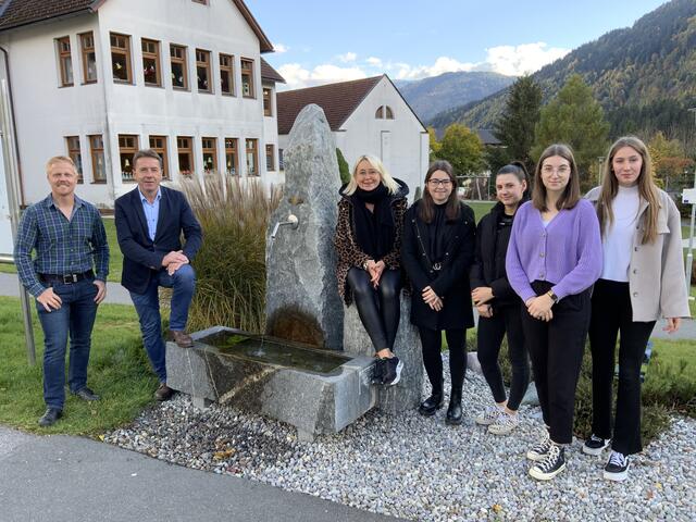 Stefan Pircher MA, Bgm. Erwin Angerer, Mag. Hilde Kleinfercher, Theresa Lagger, Denise Stiegler, Tamara Podesser, Marie Egger | Foto: BHAK/HTL Spittal/Drau
