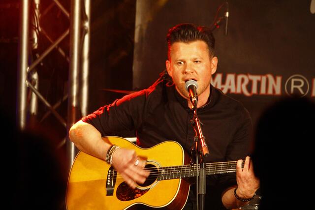 Gernot Pachernigg hat auch schon mit Rainhard Fendrich Tourneen gespielt. | Foto: RegionalMedien Hofmüller