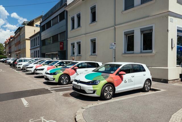 Die Fahrzeuge von tim bringen die Grazer:innen jetzt kostengünstig ins Thermenressort Loipersdorf. | Foto: Droneberger