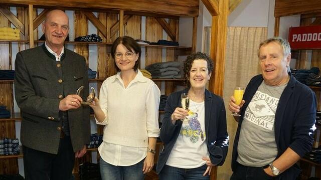 (v.l.n.r) Bürgermeister von Steinbach an der Steyr LAbg. Dr.  Christian Dörfel, Karin Riedl und Johanna  und Hubert Skerlan