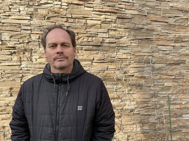 Robert Wieser ist Sozialarbeiter im Verein "Neustart": "Auch Gewalttäter brauchen Begleitung, sonst steigt die Gefahr eines Rückfalls."

Beitrag 4, 17. Februar 2022 "Gewaltäter nur strafen reicht nicht aus" | Foto: Thomas Fuchs