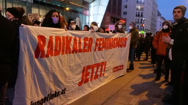 Auf Bannern wurde mehr Gleichberechtigung eingefordert. | Foto: Max Spitzauer