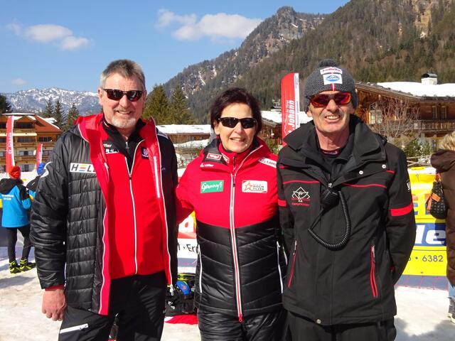 ÖSV-Biathlonleiter Franz Berger mit seiner Ehefrau Monika und SVE-Obmann Hans-Peter Krepper