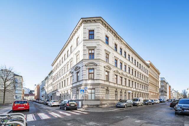 Das Gründerzeithaus in der Ehrenfelsgasse 12 wird saniert. Die Fassade bleibt aber erhalten. | Foto: Petar Uljarevic, BSc