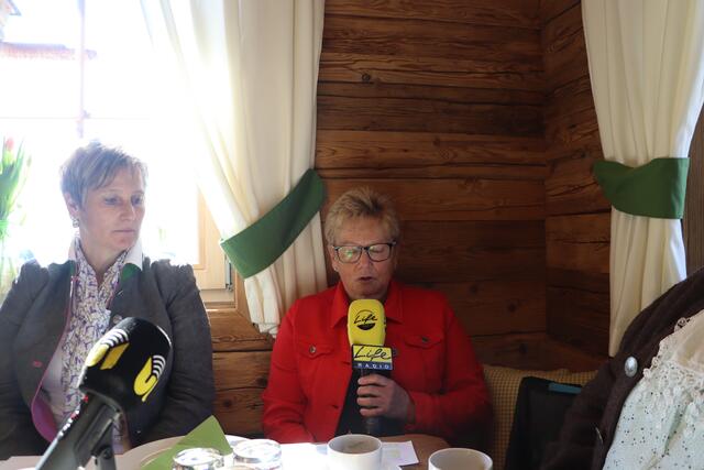 Gertrud Denoth (BB Landeck) erzählt über das Thema Wirtschaft und Nachhaltigkeit. | Foto: Anna Wieser