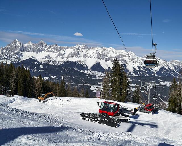 Die Vorbereitungen laufen auf Hochtouren. Die Schneeauflage ist perfekt, die herausfordernde Strecke ist mit vielen Elementen, Sprüngen, Steilkurven gespickt und wird den Athleten einiges abverlangen. | Foto: Crosspark Reiteralm /marcus.zechner
