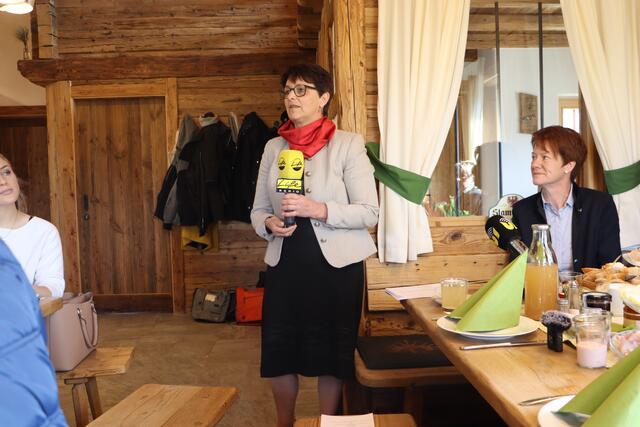 Landesbäuerin Helga Brunschmid berichtet über das Bäuerinnen Vorhaben in den nächsten sieben Monaten. | Foto: Anna Wieser
