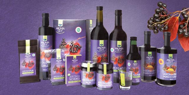 Die Grundidee der Saftproduktion hat sich inzwischen zu einer breiten Angebotspalette aus AroniaPUR- und daraus weiter entwickelten AroniaBIO-Produkten entwickelt.
 | Foto: AroniaGut