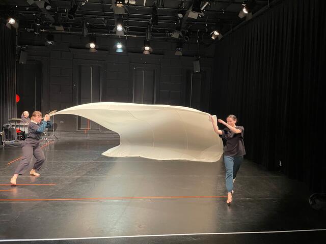 "Flatterland" ist die erste Kinderproduktion (für Kinder ab 3 Jahren) der neuen Spielzeit im Salzburger Toihaus. Sie feierte am 05. März 2022 Premiere.  | Foto: sm