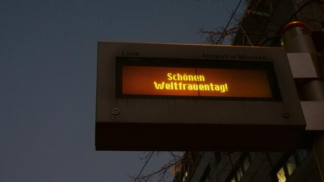 Die Wiener Linien zelebrieren den Weltfrauentag mit einer eigenen Aktion. | Foto: Max Spitzauer