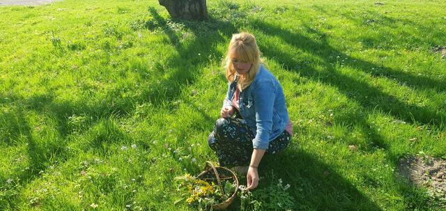 Karina Nouman weiß um die Kraft der heimischen Kräuter.  | Foto: Tareq Nouman 