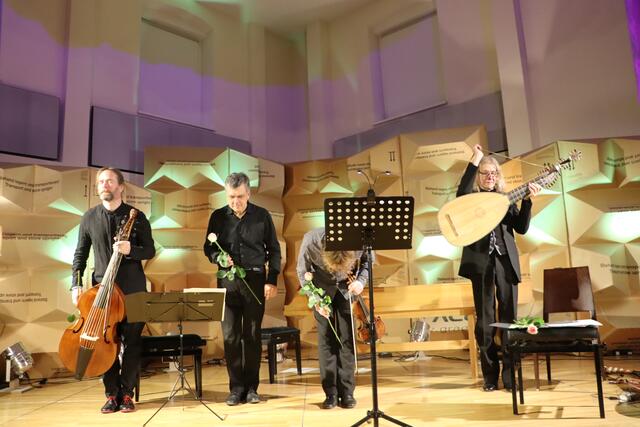 Der Applaus endete nicht und die Musiker mussten dreimal auf die Bühne zurück. | Foto: Anna Wieser