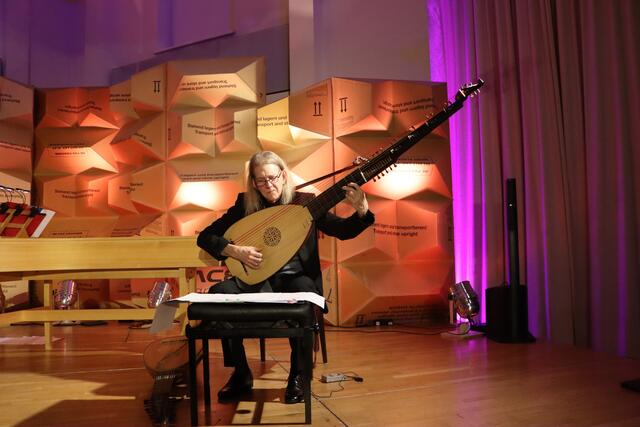 Lee Santana begeisterte die Zuschauer mit der Barocklaute. | Foto: Anna Wieser