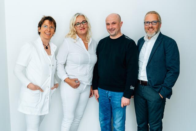 Die Ärzte Christine Strauss, Sabine Sagerer, Vladan Milosevic und PVZ-Geschäftsführer Rupert Moser (v.l.). | Foto: photoDesign by Karin Lacher