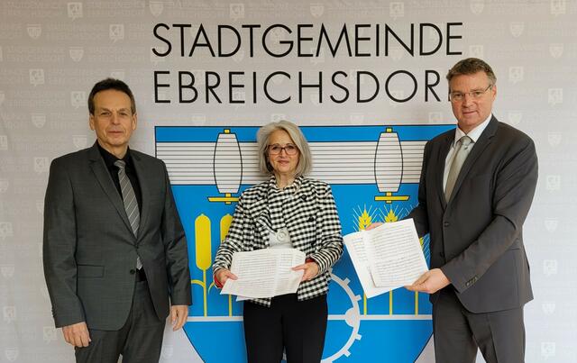 Rudi Jursitzky (Komponist), Ursula Palfy (Stadtmarketing Ebreichsdorf), Bgm. Wolfgang Kocevar | Foto: Stadtgemeinde Ebreichsdorf