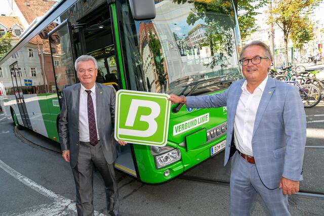 Überzeugt vom Ausbau des Öffi-Netzes: LH-Stv. Anton Lang und Peter Gspaltl vom  Verkehrsverbund | Foto: Land Steiermark