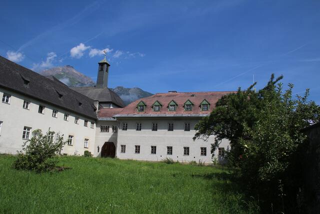 Das Kapuzinerkloster im Stadtzentrum von imst ist schon seit langem nicht mehr bewohnt und könnte bald neue Heimat für ukrainische Flüchtlinge werden. | Foto: Schöpf