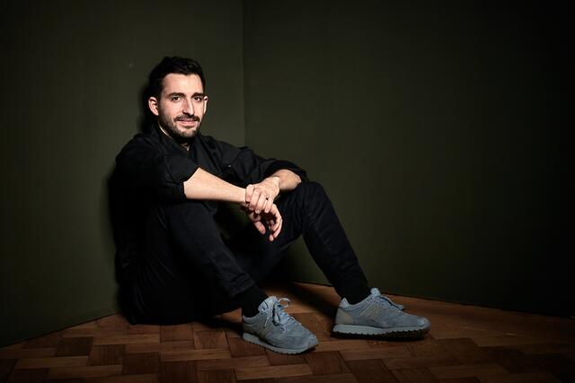 Für seine Kochkünste wurde Lukas Kapeller bereits mehrfach ausgezeichnet, unter anderem mit zwei Gault Millau Hauben, vier Sternen von A la carte und drei Gabeln von Falstaff. | Foto: Thomas Lechner