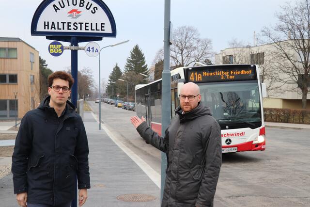 Verstehen nicht, warum es keine Verbesserungen beim 41A gibt: ÖVP-Bezirksvize Oliver Möllner und ein Anrainer Sascha Böhm. | Foto: ÖVP Währing