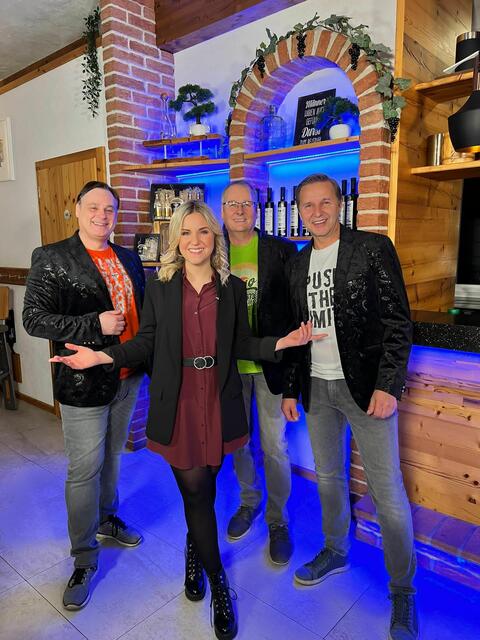 Natalie Holzner mit der Musikgruppe "Rosenherz" bei Reinhard Wölkart im "Pipifein" in Köflach | Foto: Formeier