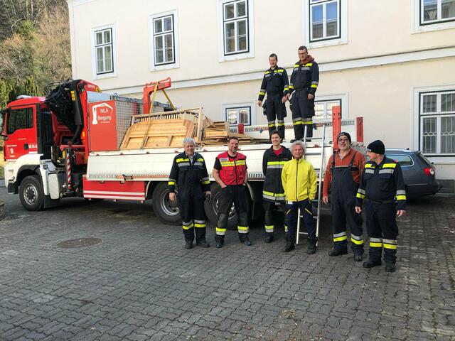 Die freiwilligen Helfer beim Lehenhof in Scheibbs | Foto: Freiwillige Feuerwehr Scheibbs