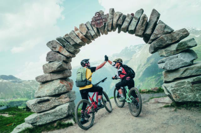 Die Bike Republik öffnet den Verrückten dieser Welt wieder ihre Pforten. | Foto: Ötztal Tourismus/Christoph Bayer