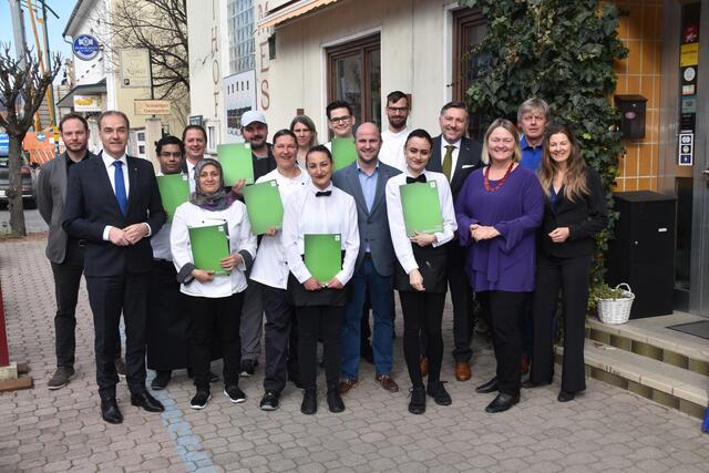 Die Ausbildungsschiene im Bereich Gastronomie ging im GH Szemes erfolgreich zu Ende. | Foto: Michael Strini
