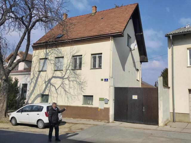 Statt diesem Haus soll ein moderner Neubau kommen, ärgert sich Rudi Wieselthaler. | Foto: Wieselthaler