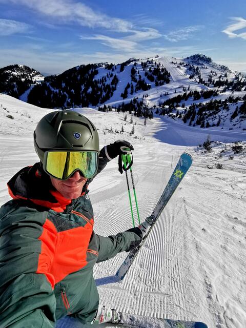 "Mr. Pistencheck" Werner Schrittwieser erkundet das Skigebiet. | Foto: pistencheck.online
