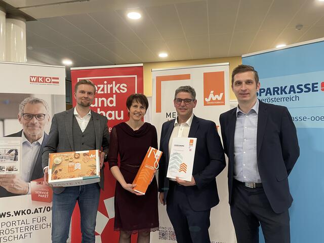 Michael Wimmer (Junge Wirtschaft Perg), Christa und Christian Diesenreiter, Hannes Riegler (Sparkasse OÖ)