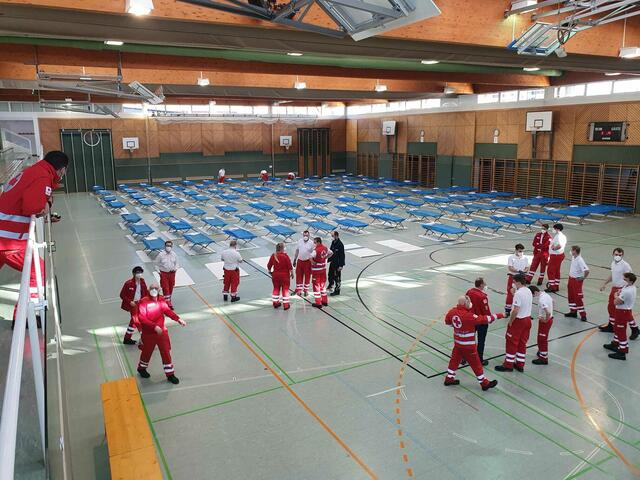 Innerhalb weniger Stunden wurde die Notunterkunft eingerichtet. | Foto: Rotes Kreuz Gmunden