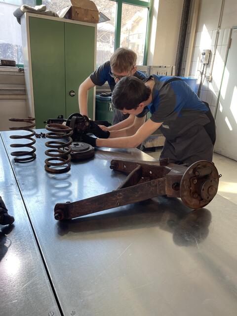 Die Teile sind zum Teil stark verrostet, es wir einige Wochen dauern, bis alles wieder in einem tip top Zustand sein wird. | Foto: Sarah Braun