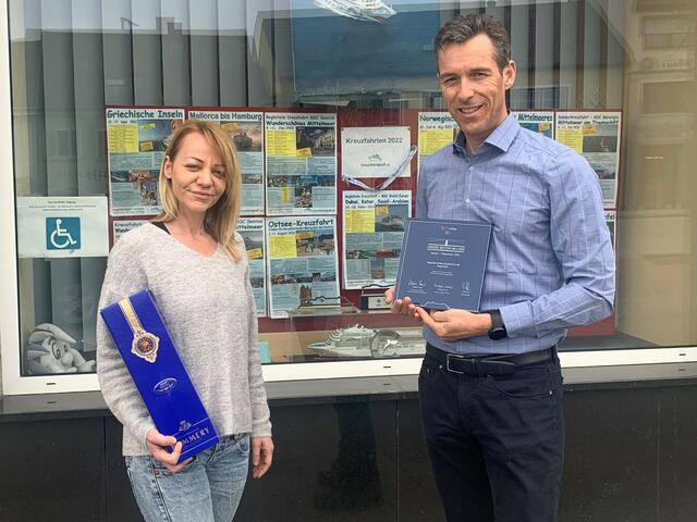 Über die Auszeichnung von TUI freuen sich Manuela Fassl und Geschäftsführer Andreas Sagmeister. | Foto: Sagmeister