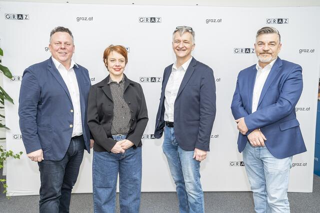 SPÖ-Klubobmann Michael Ehmann, KPÖ-Klubobfrau Christine Braunersreuther, Personalstadtrat Manfred Eber und Grünen-Klubobmann Karl Dreisiebner haben die neuen Richtlinien gemeinsam beschlossen.  | Foto: Stadt Graz/Foto Fischer