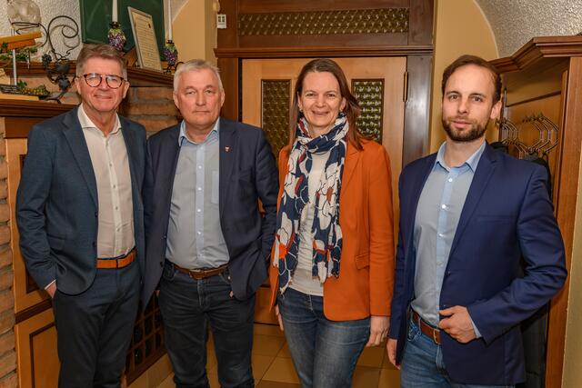Karl Huber (Bürgermeister Ernsthofen), Johann Bruckner (Bürgermeister Strengberg), Mag. Kerstin Suchan-Mayr (Bürgermeisterin St.Valentin), Daniel Lachmayr (Bürgermeister Ennsdorf) | Foto: Wolfgang Simlinger