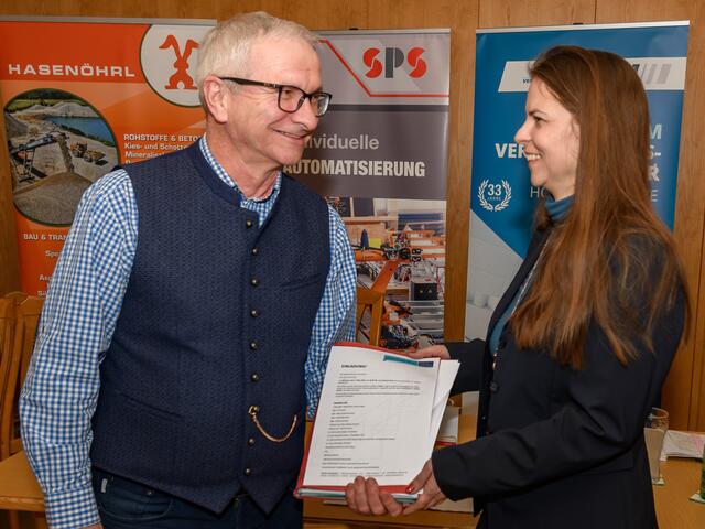 Alfred Buchberger übergibt die mit Ende März die Projektleitung an Christa Birmili | Foto: Wolfgang Simlinger