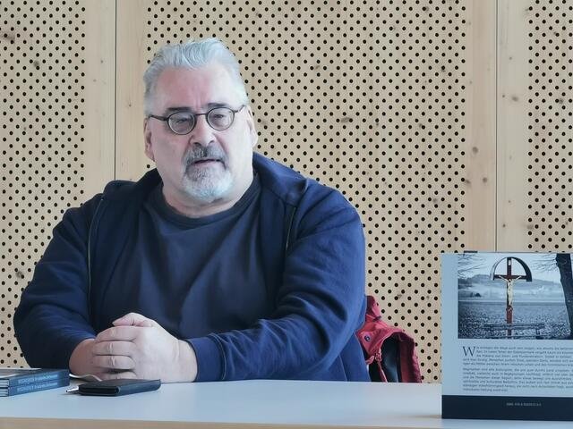 Martin Krusche, Künstler, Wegmarken-Projektinitiator und Wegmarken-Textautor | Foto: Hermine Arnold