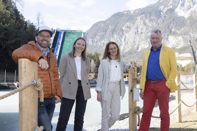 hristian Schnöller, Heidrun Stoiser, Anne Schmid und Peter Heimerl (v.l.n.r.) freuen sich, dass bereits erste nachhaltige Projekte zum Tragen kommen. Die aktuelle Zusammenarbeit stellt einen weiteren Meilenstein der langjährigen Partnerschaft zwischen AREA 47 und der UMIT-Tirol dar.
 | Foto:  Bildnachweis: AREA 47 / Markus Geisler